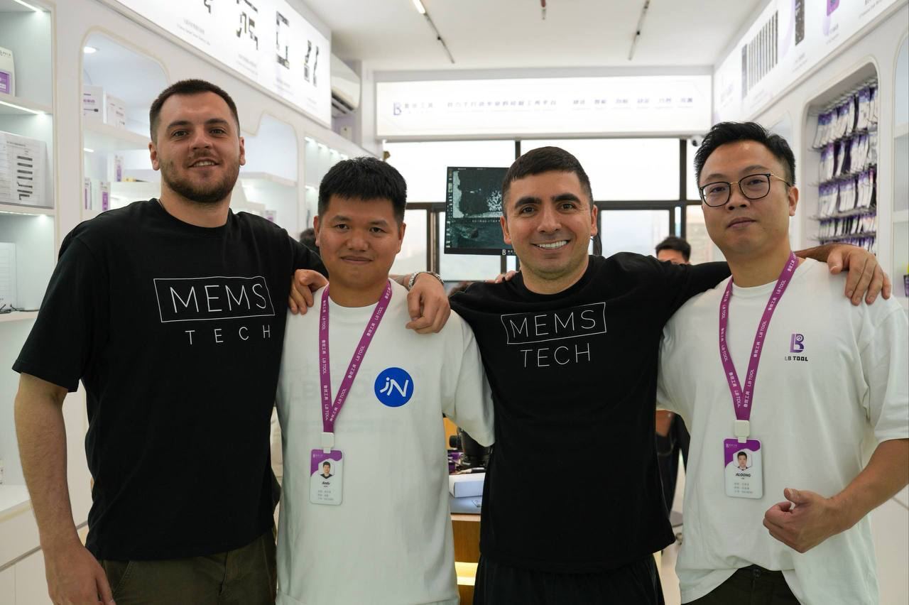Представители LB Tool и MEMS Technology