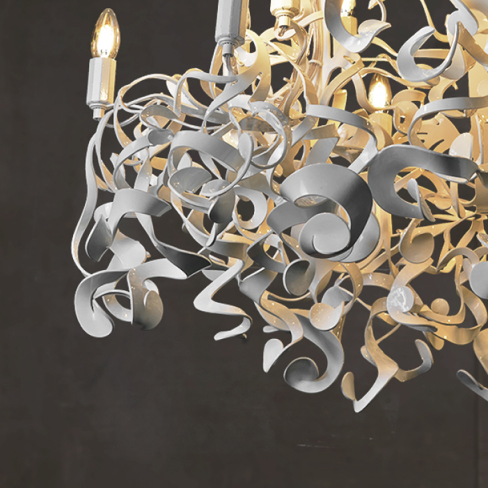 Дизайнерские люстры и светильники из металла ручной работы.