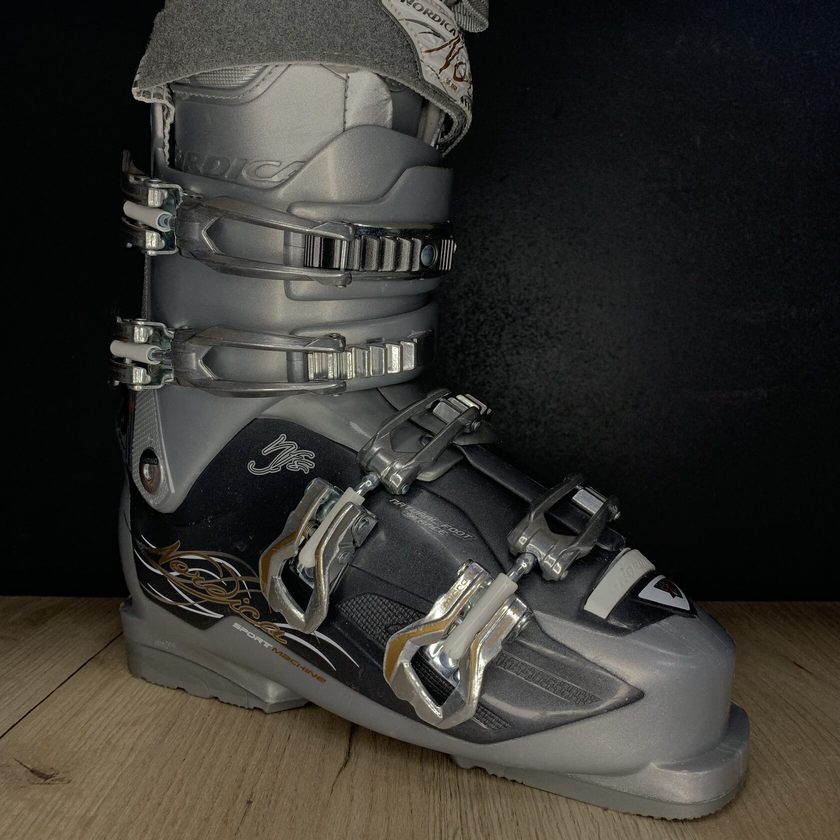Ботинки NORDICA Flex 75 - прокат горных лыж в Омске