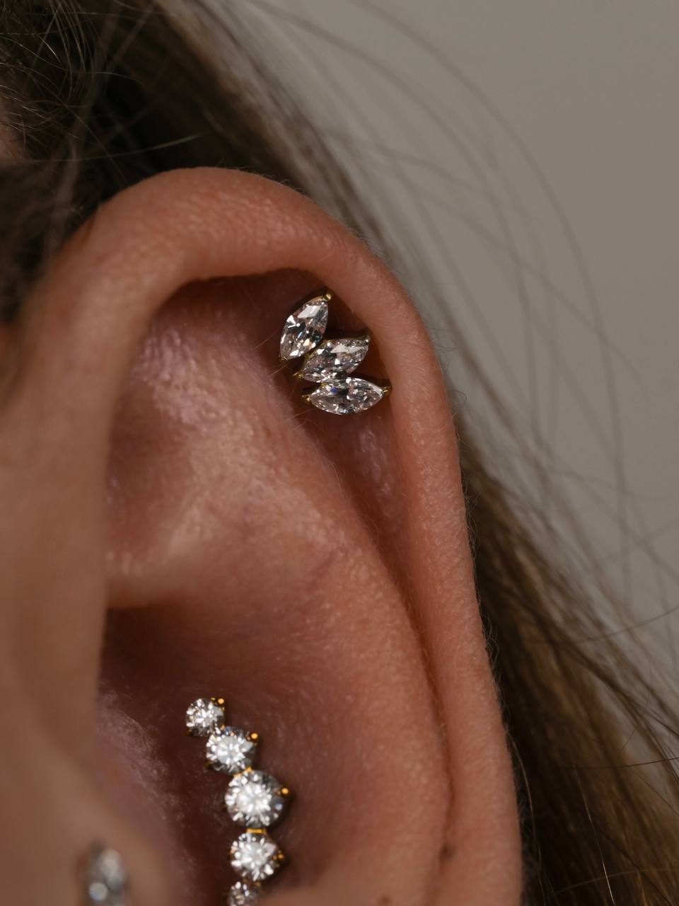 Пирсинг хряща хеликс