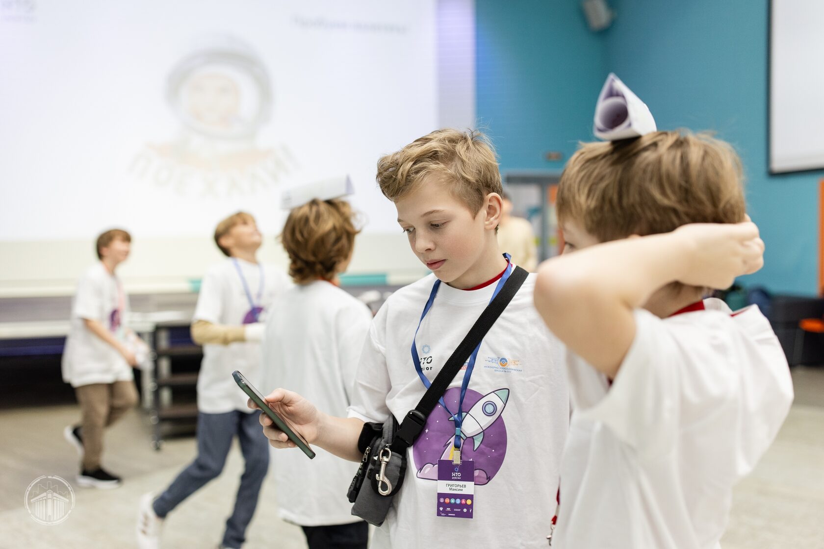 Участники НТО Junior изучают результаты