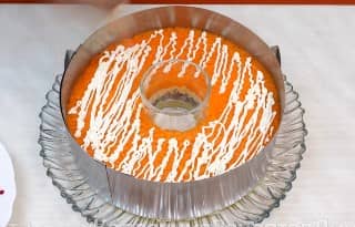 Приготовление салата «Селёдка под шубой»: шаг 9