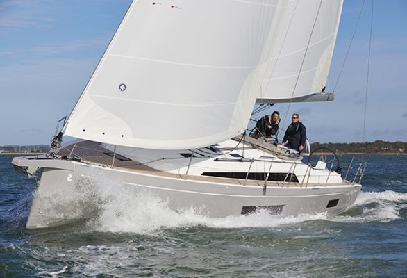 Парусная яхта Oceanis 40.1 – самый просторный семейный круизер