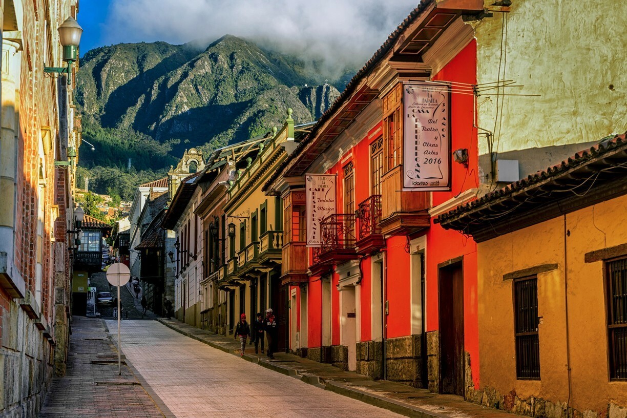 Колумбия. La Candelaria Богота. Город Богота Колумбия. Санта Фе де Богота. Улочки Боготы Колумбия.