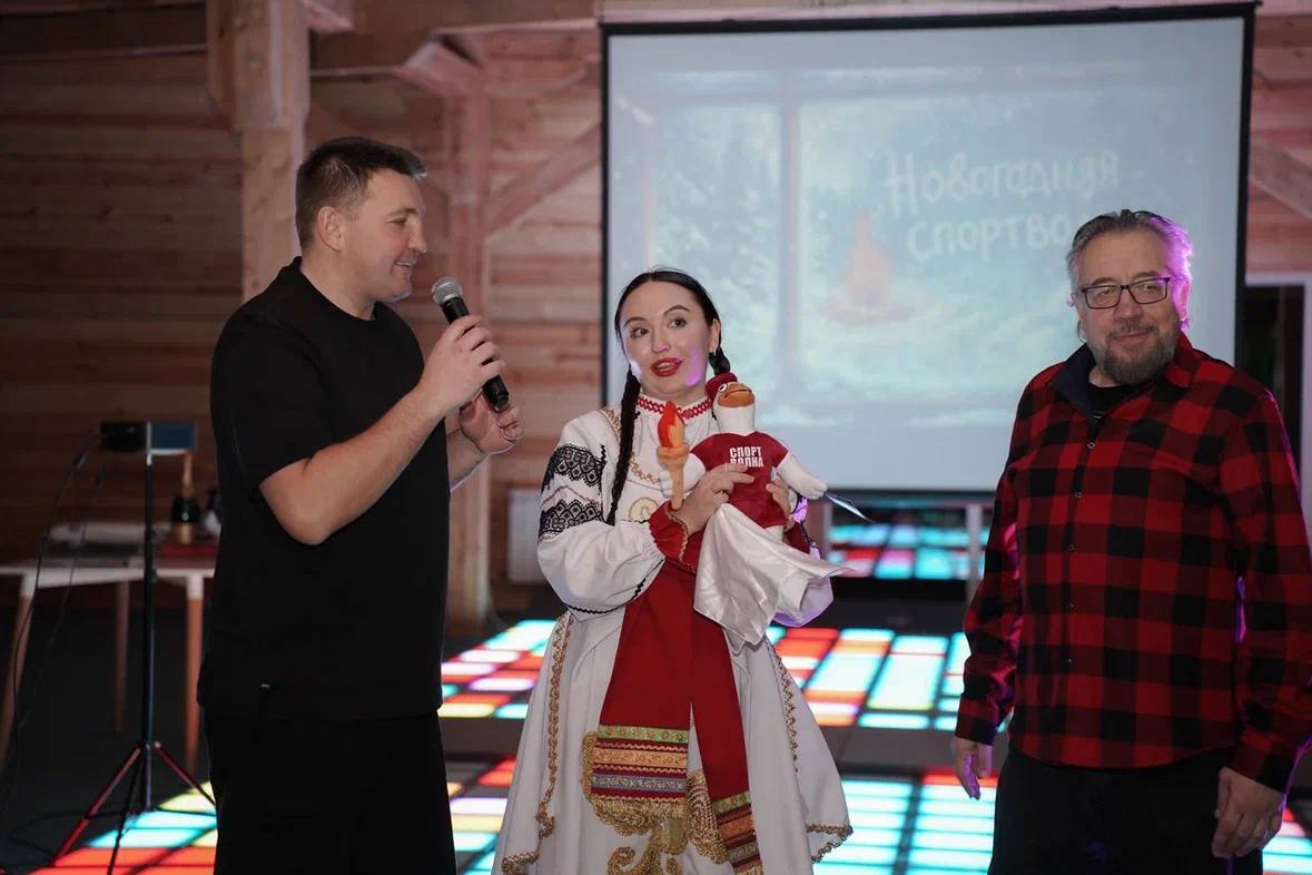 Ведущие новогоднего вечера