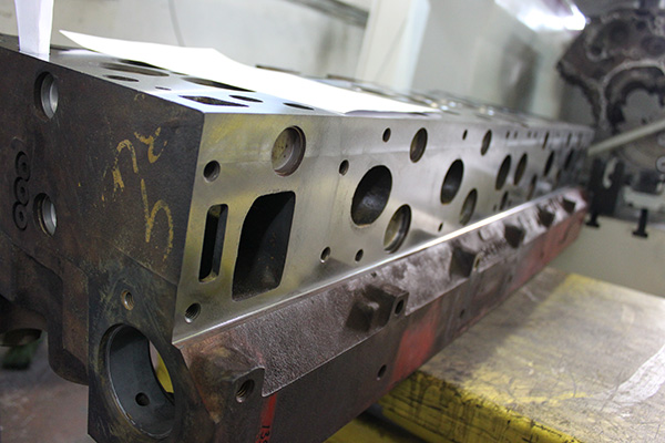 IRKDVS. Обработка привалочной плоскости на головке CUMMINS.