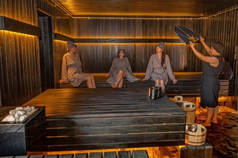 Гости в бане комплекса «Степь» в Veselovka Experience