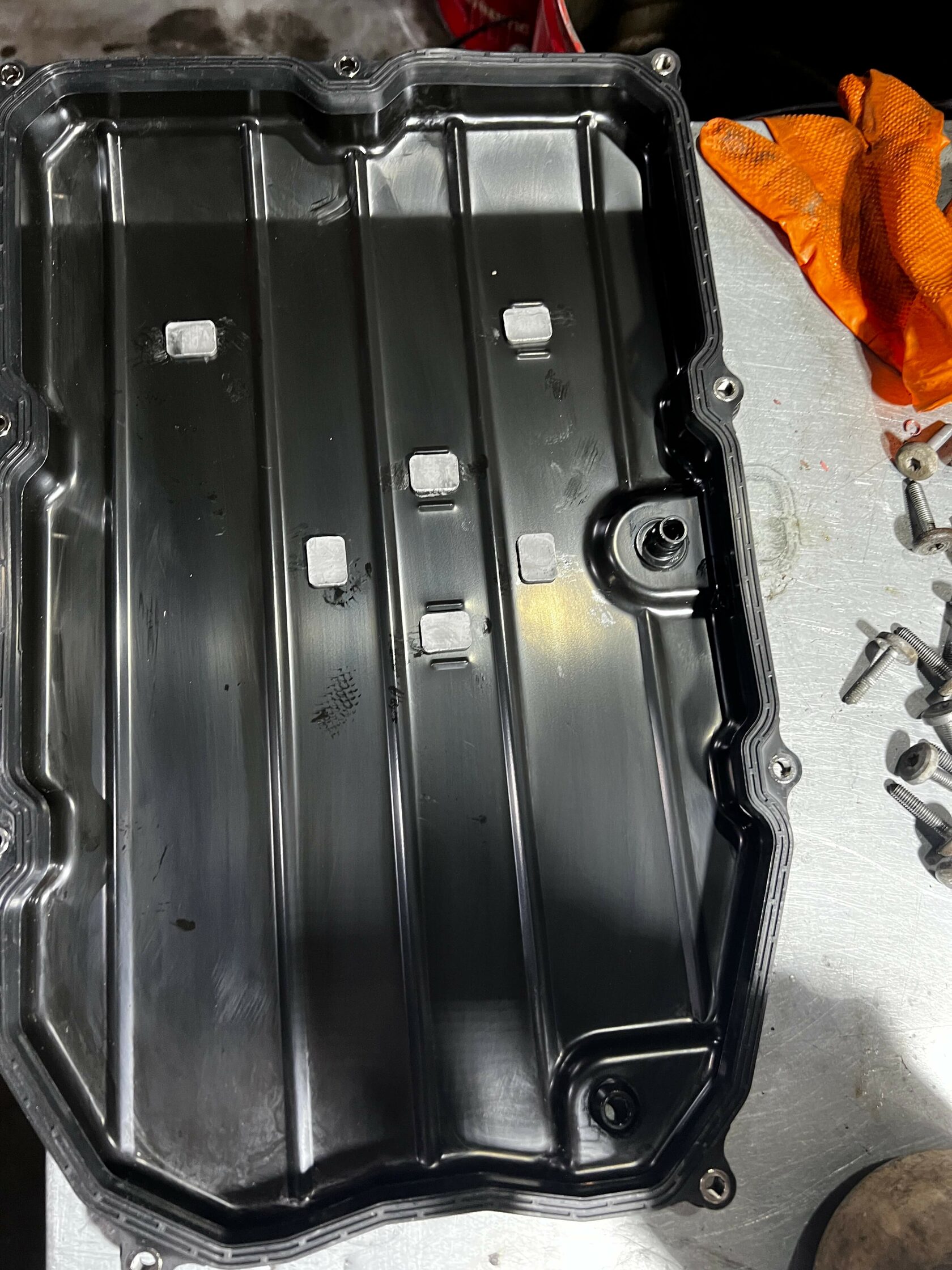 Чистый поддон и магниты АКПП