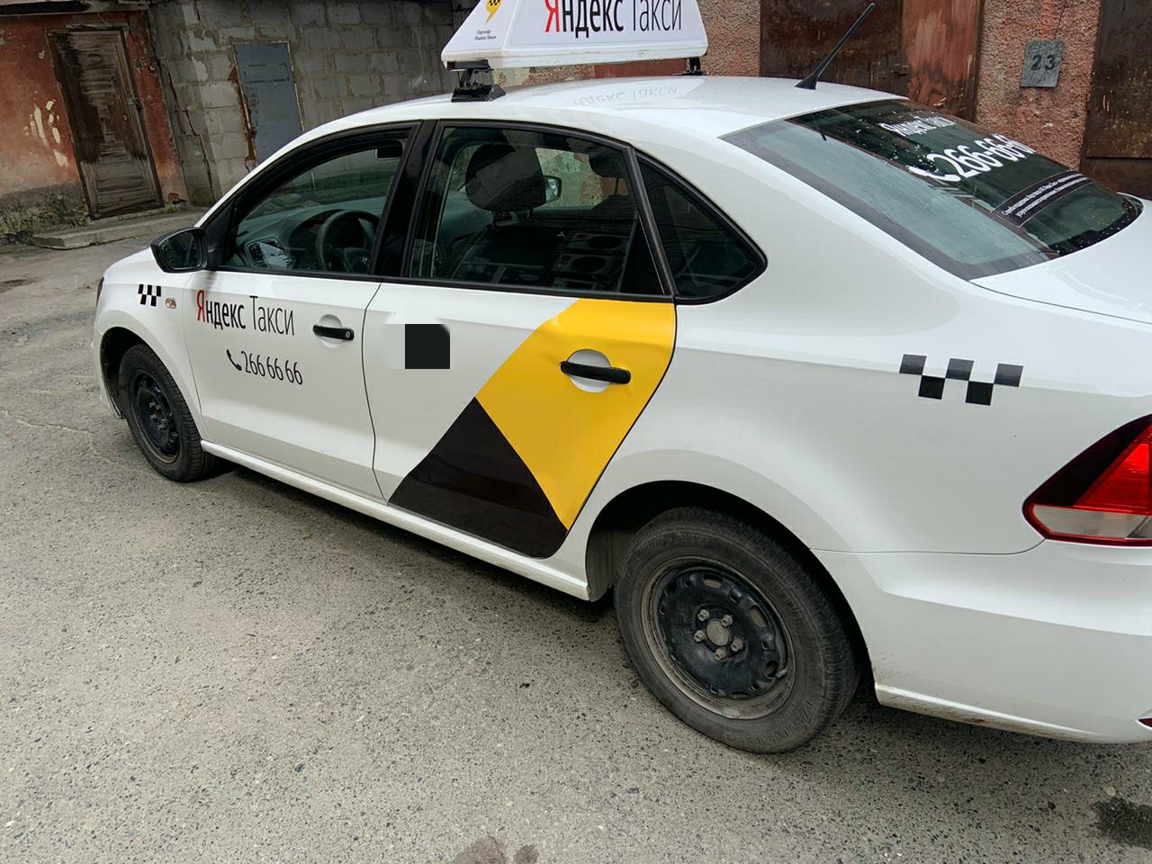 Магнитные наклейки такси