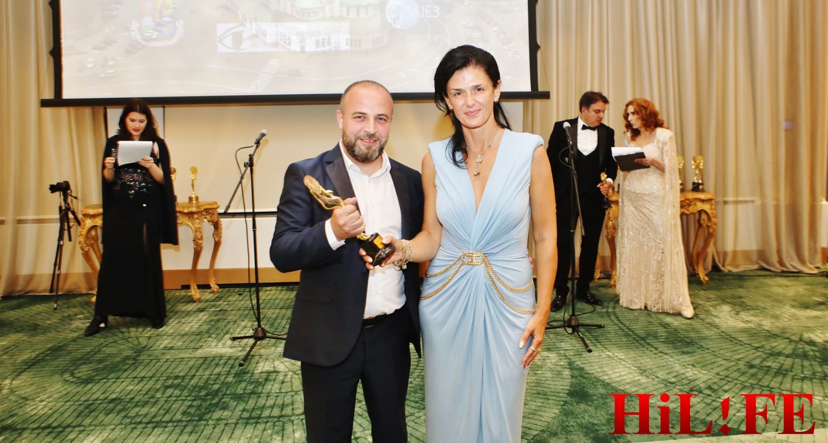 Диана Алайкова връчи награда за авторска музикана на Тихомир Христозов на Golden Femi Film Festival