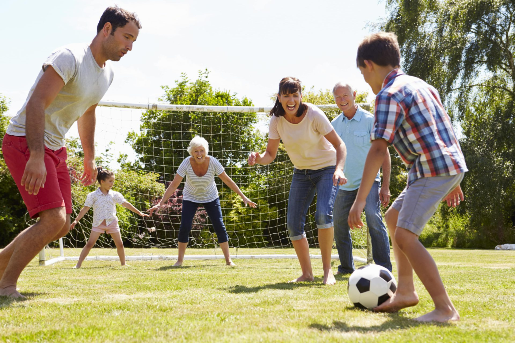 Do you enjoy playing sports. Спортивные и подвижные игры. Спортивная семья. Активные игры для детей. Сеьм язанмиается спортом.