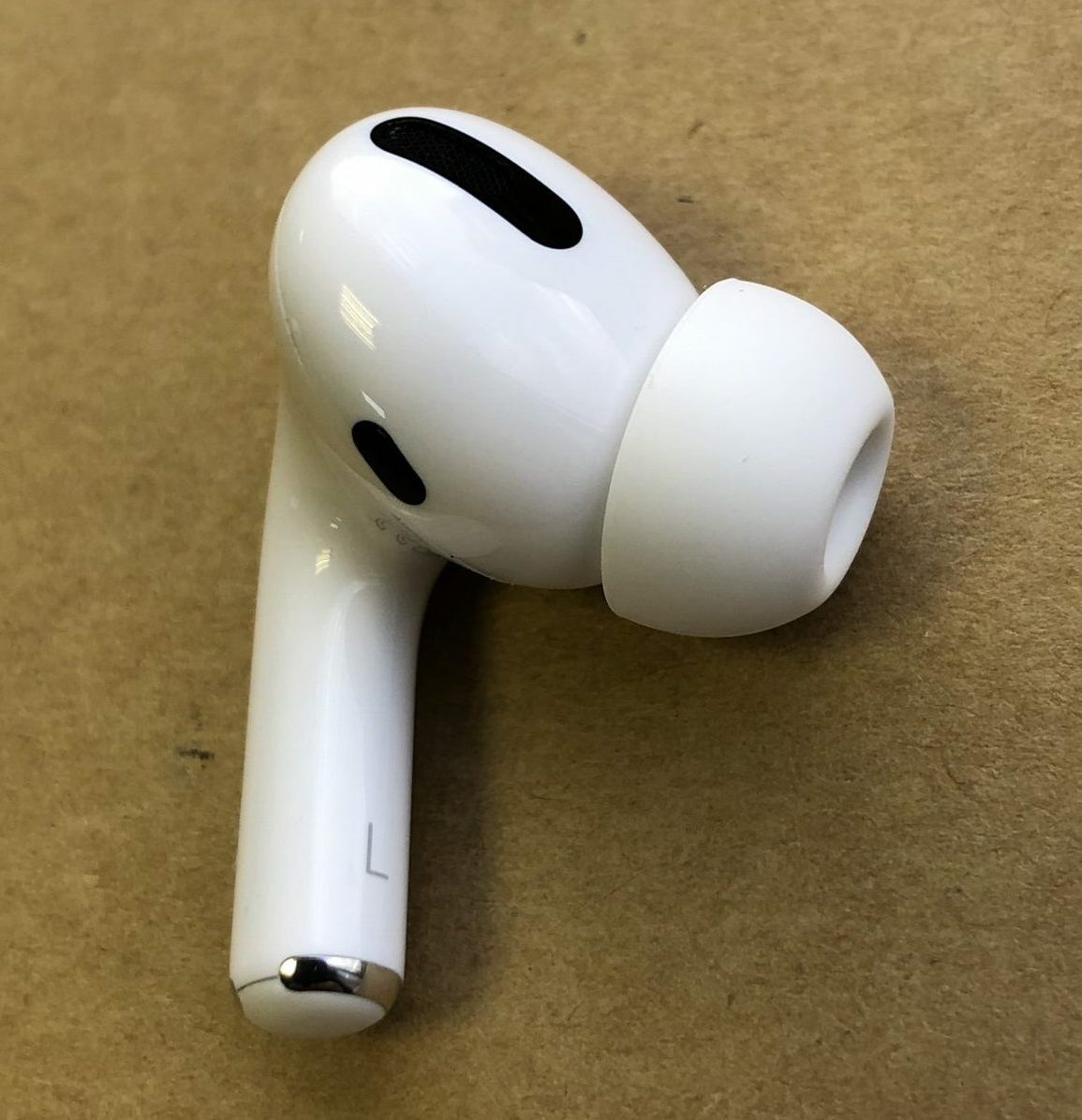 Наушники левый. A2084 AIRPODS. Левый наушник.