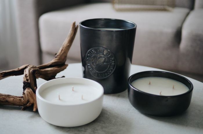 свечи из фарфора черного и белого цвета