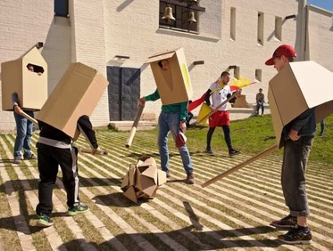 Заказать картонный тимбилдинг для страховой фирмы