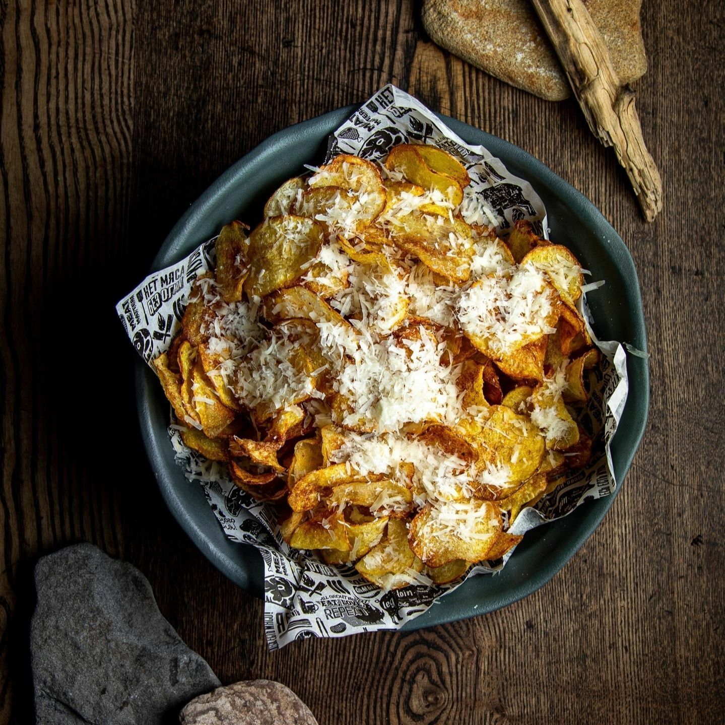 土豆片配松露油