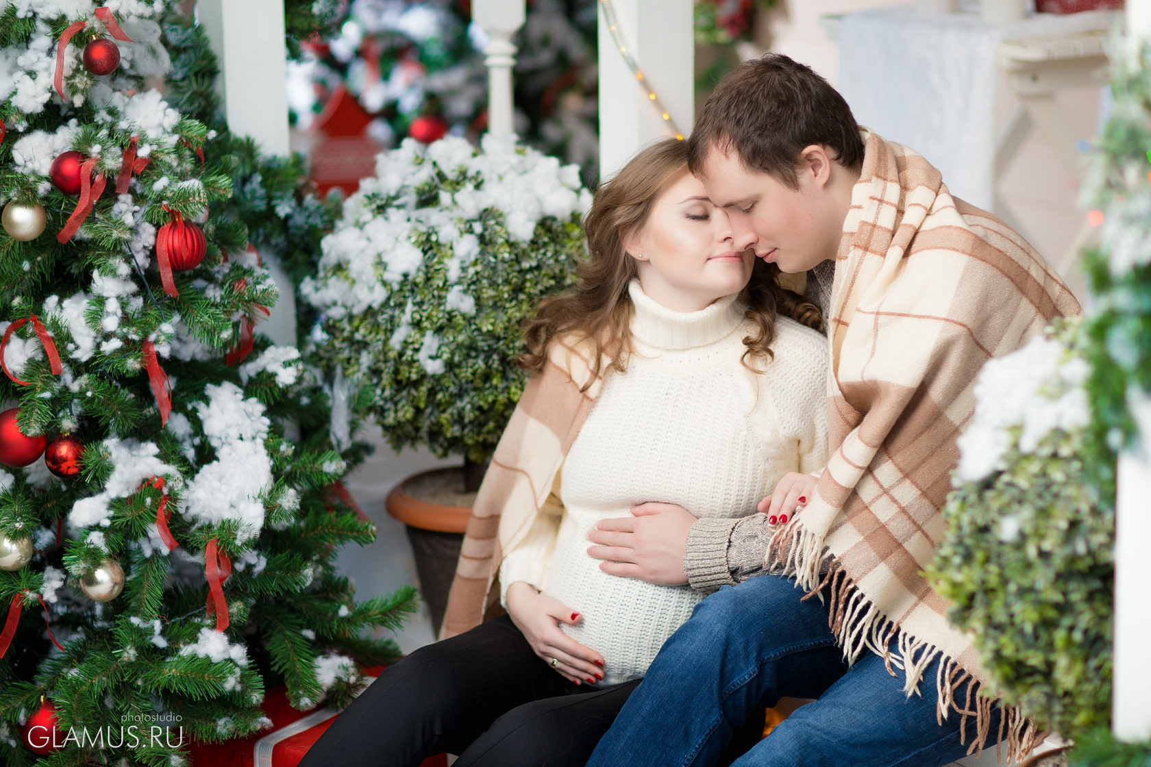 Фотосессии новогодние семейные беременных в фотостудии