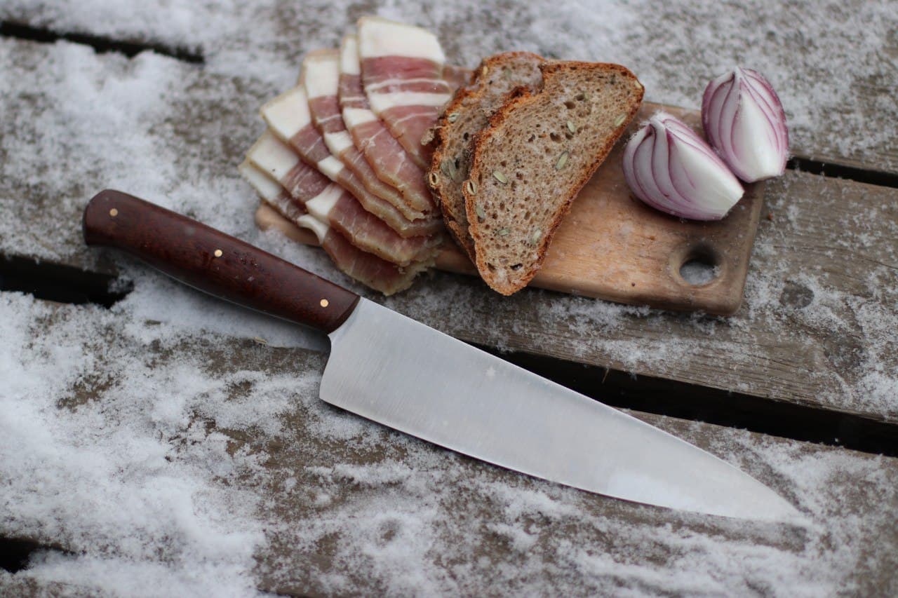 Сделать кухонный нож. Кухонный нож Питер. Переделка ножа мора. Нож с текстолитовыми накладками. Нож кухонный в руке красивое фото.