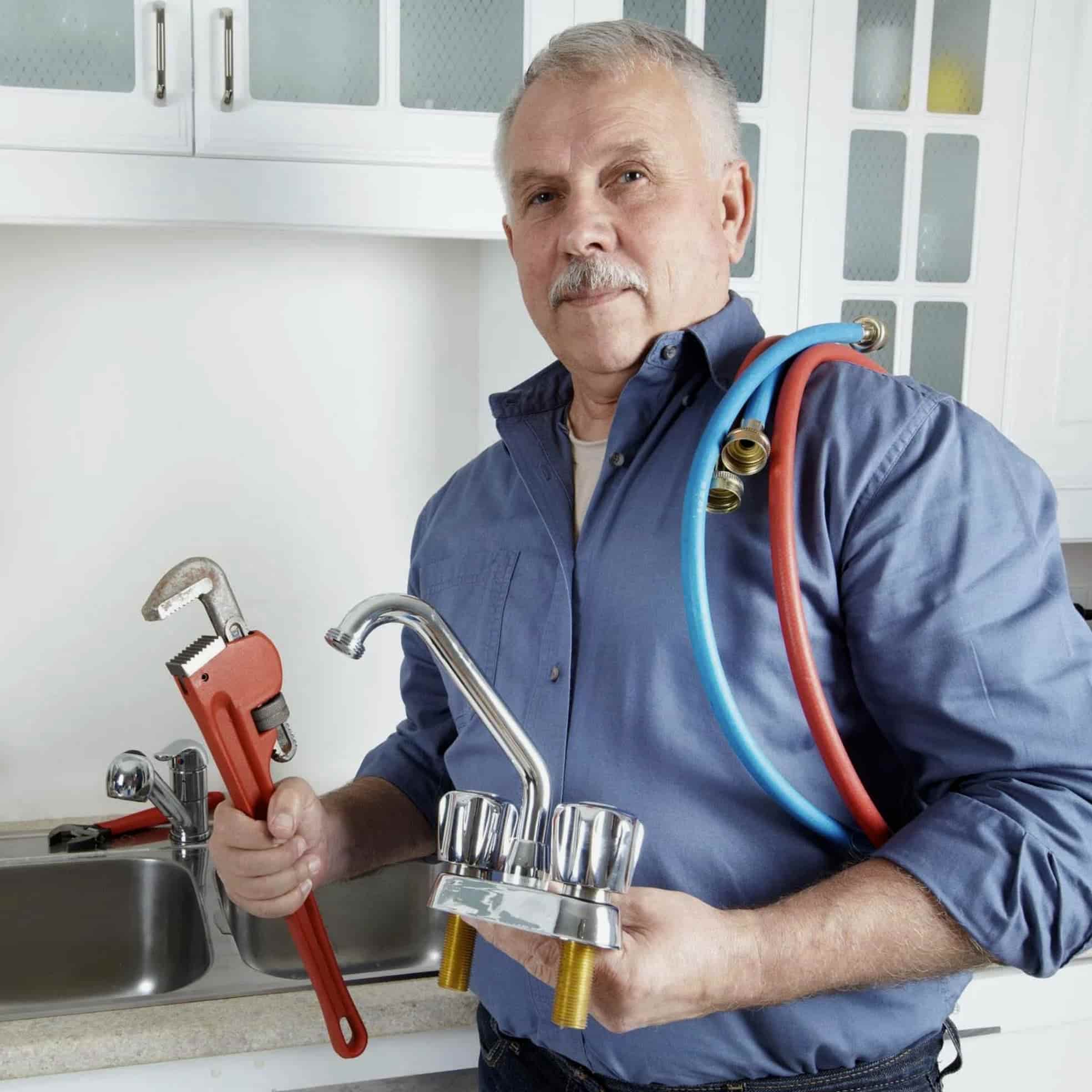 Мастера СантехМастер за работой