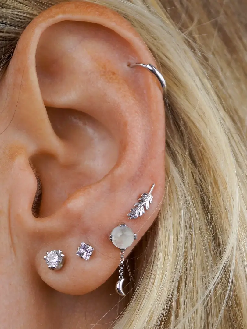 Аккуратный пирсинг мочки уха