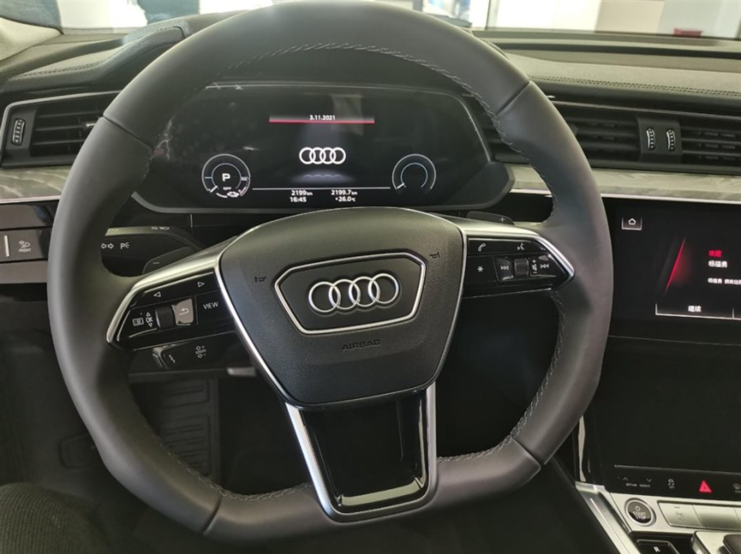 Трон 2021. Электрическая ауди е-трон. Audi q tron 2021. Audi e-tron 2021 interior. Ауди e-tron 2020.