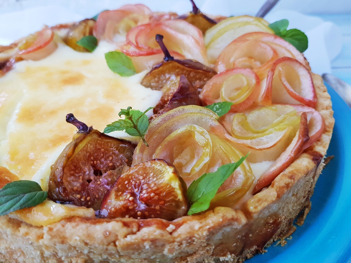 Пирог – яблочные розы в сливочных облаках с медом. Подробный фото рецепт.