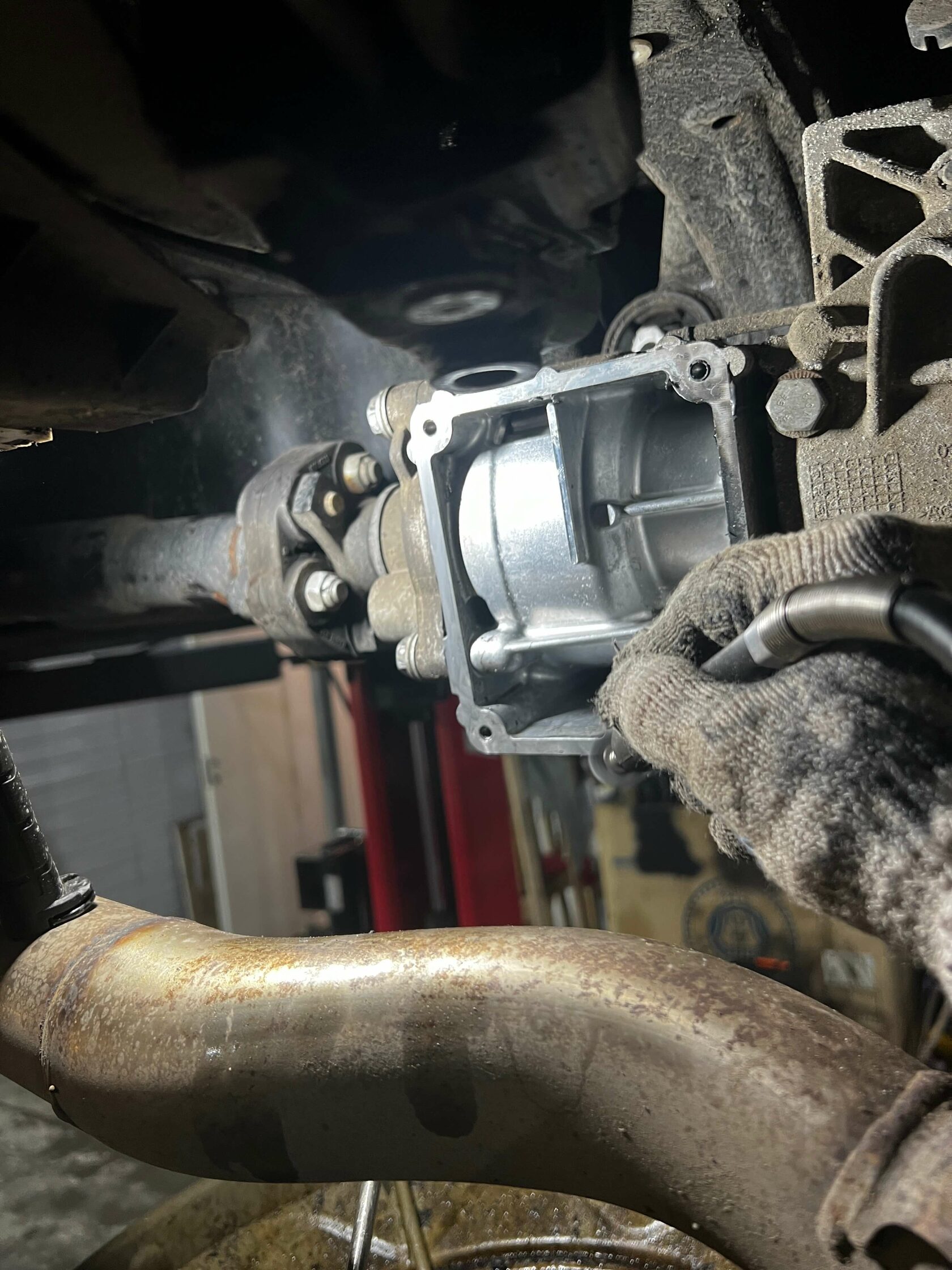 Подготовка крышки на герметик Loctite