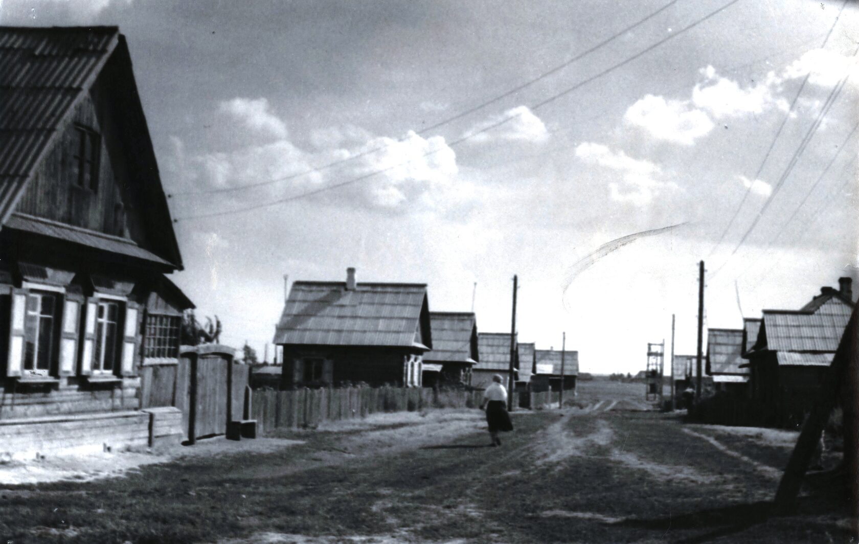 Улица Кунавина (ныне ул. Блюхера) в индивидуальном поселке трубников. 1954 г.