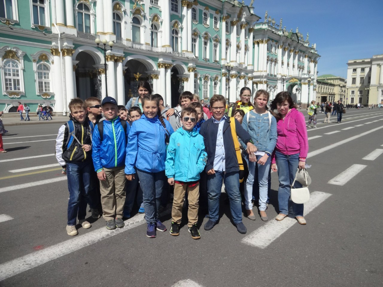 Осенние каникулы 2024 санкт петербург для школьников. Городской лагерь Санкт Петербург. Каникулы в Петербурге для школьников. Школьники СПБ. Школьники на экскурсии в Питере.