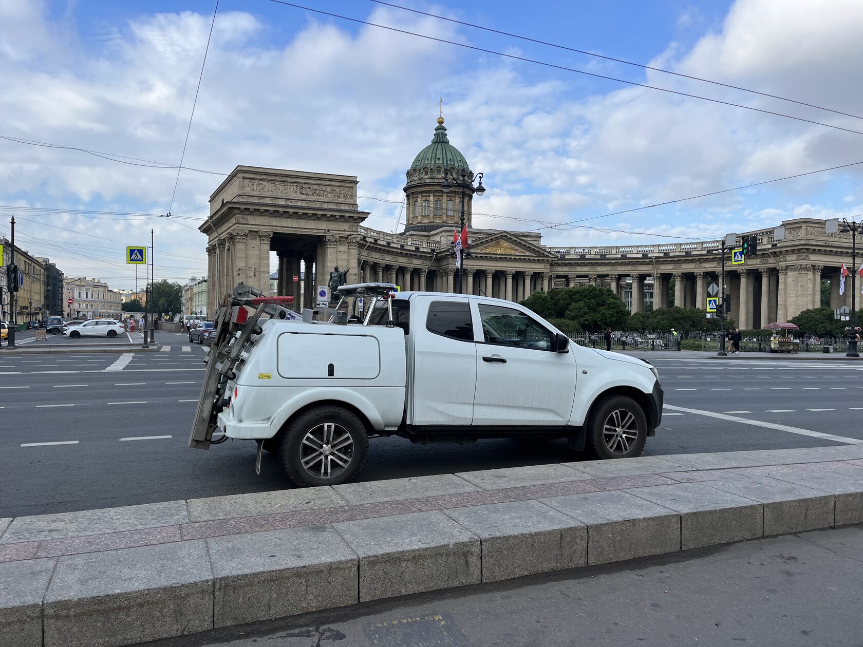        Эвакуатор с частичной погрузкой от компании Авиакар на базе Isuzu D-Max