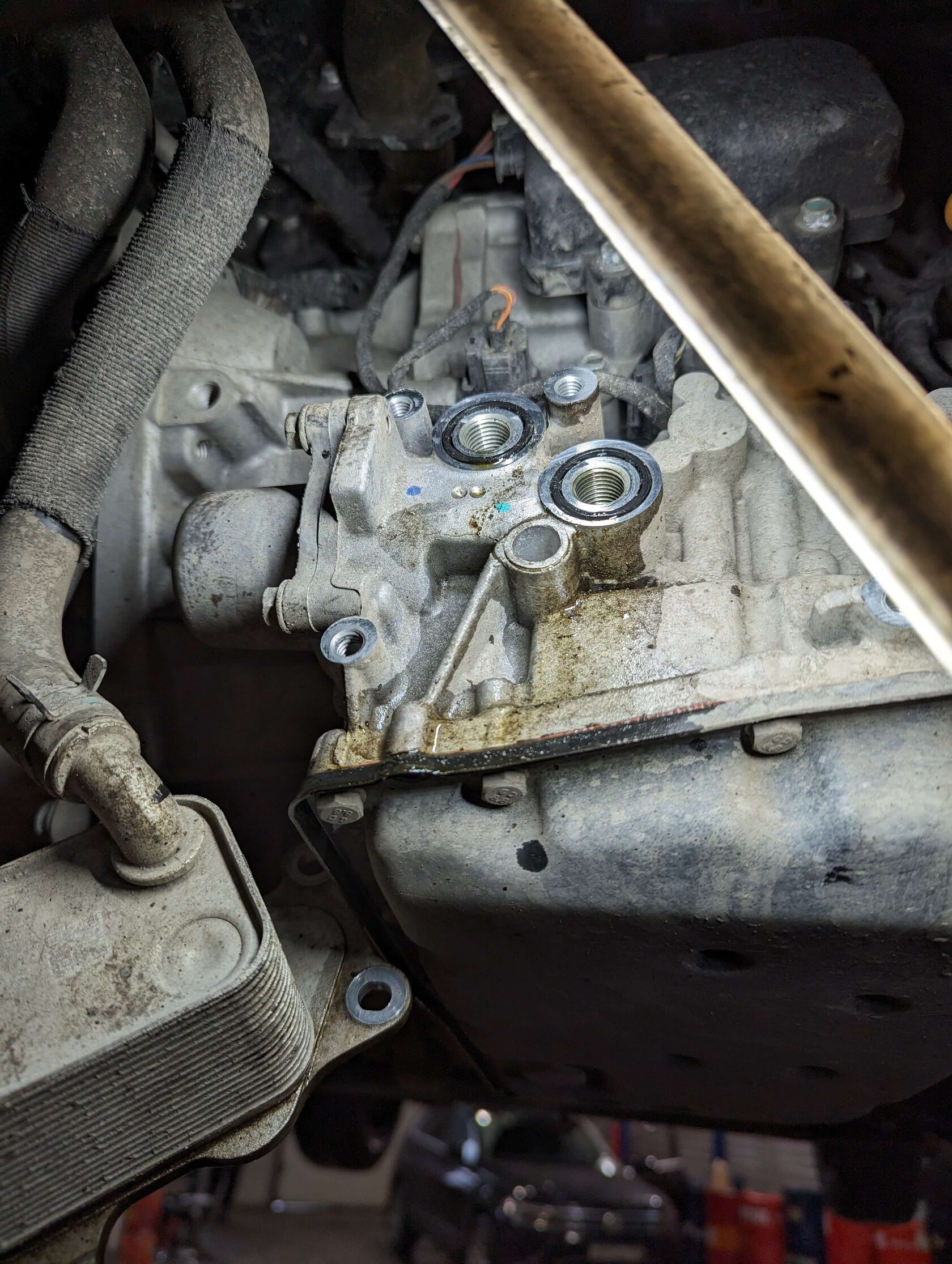 Снимаем теплообменник вариатора для подключения установки Motul