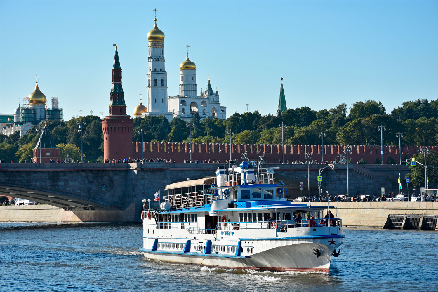 Речные прогулки от зарядья по москва реке. Теплоходная прогулка Москва. Теплоходная прогулка по Москве реке. Речные прогулки Устьинский мост. Москва река прогулка на теплоходе.