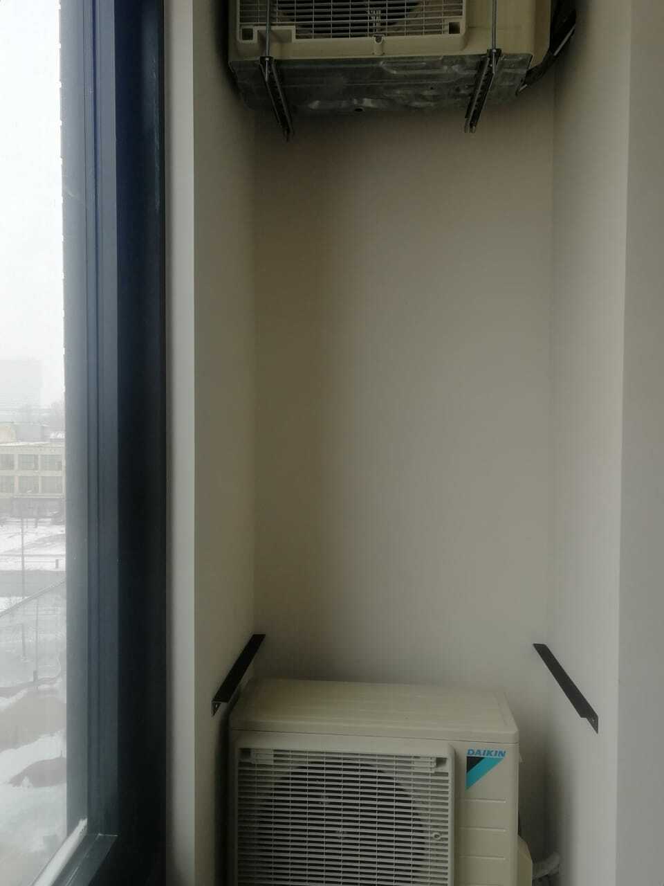 Жалюзийный шкаф для кондиционера на балконе