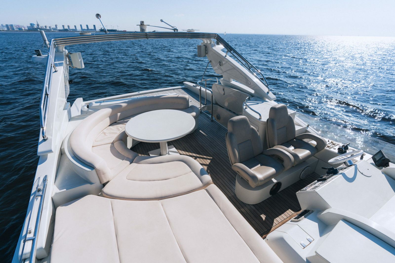 Dominator 29m Yacht внутри