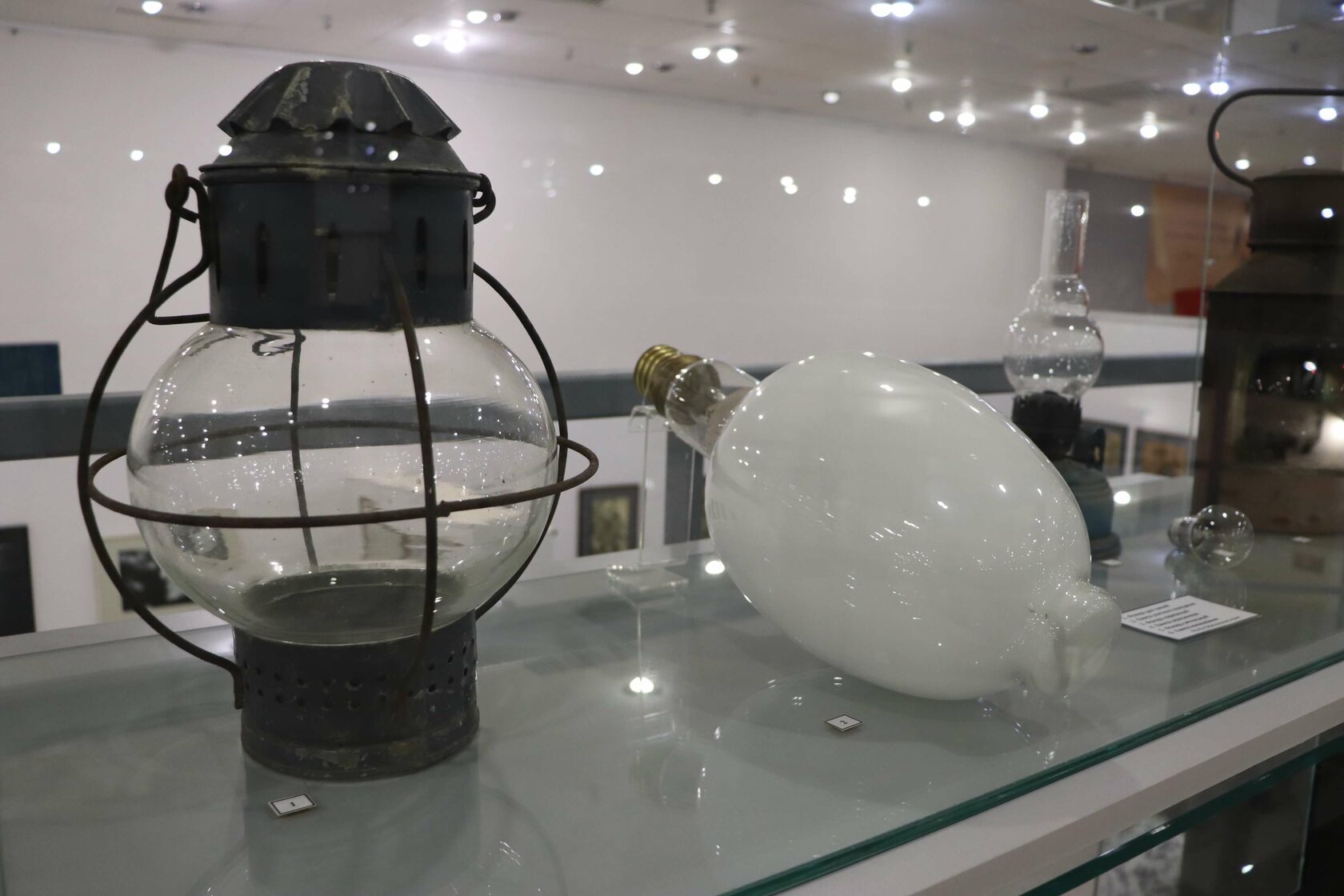 Фонарь для свечей, лампа уличного освещения. Фонды Березовского музея