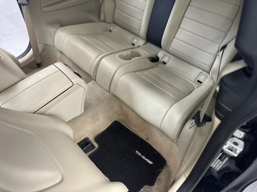 Задний ряд сидений Mercedes W205 после химчистки