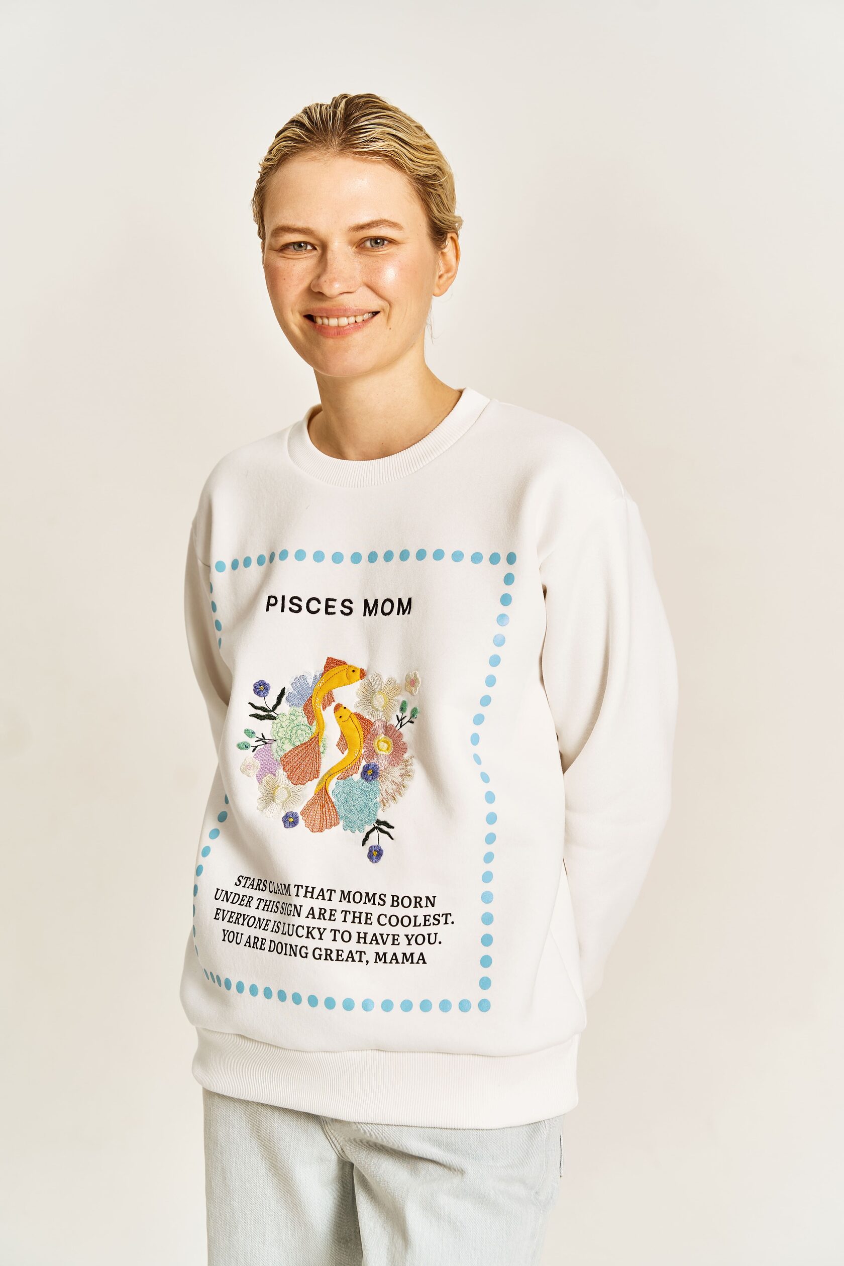 Футболка momset. Momset Auens логотип.