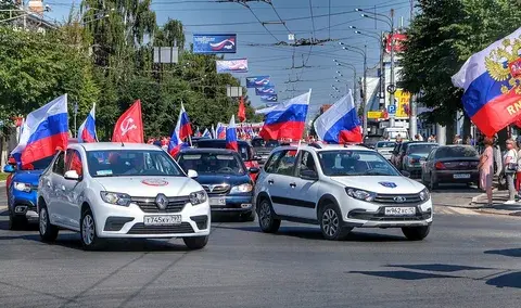 автопробег с флагом России акция Родиной горжусь