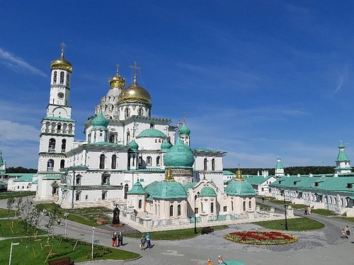 заказать вывоз мусора контейнером Истра