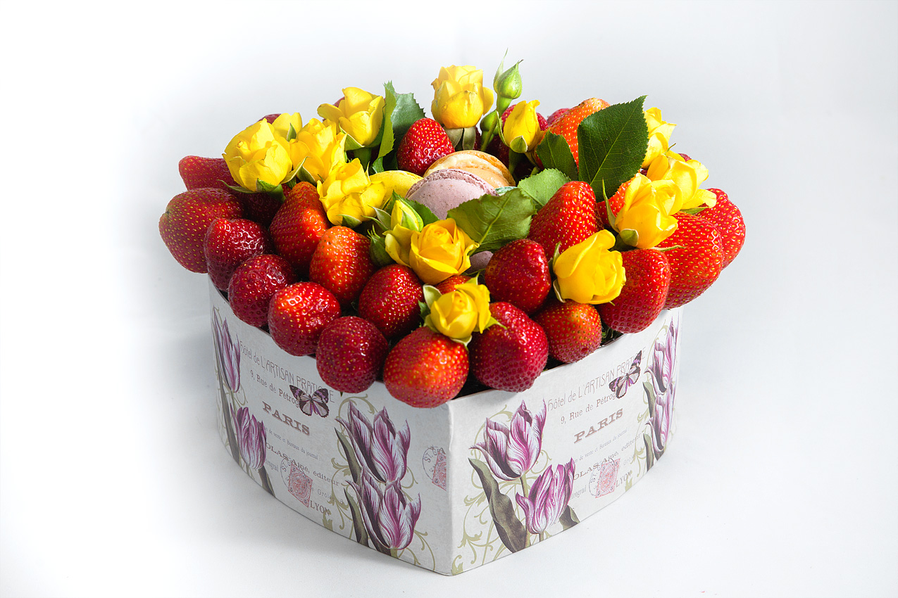 Мыльные букеты из ягод и фруктов в коробках