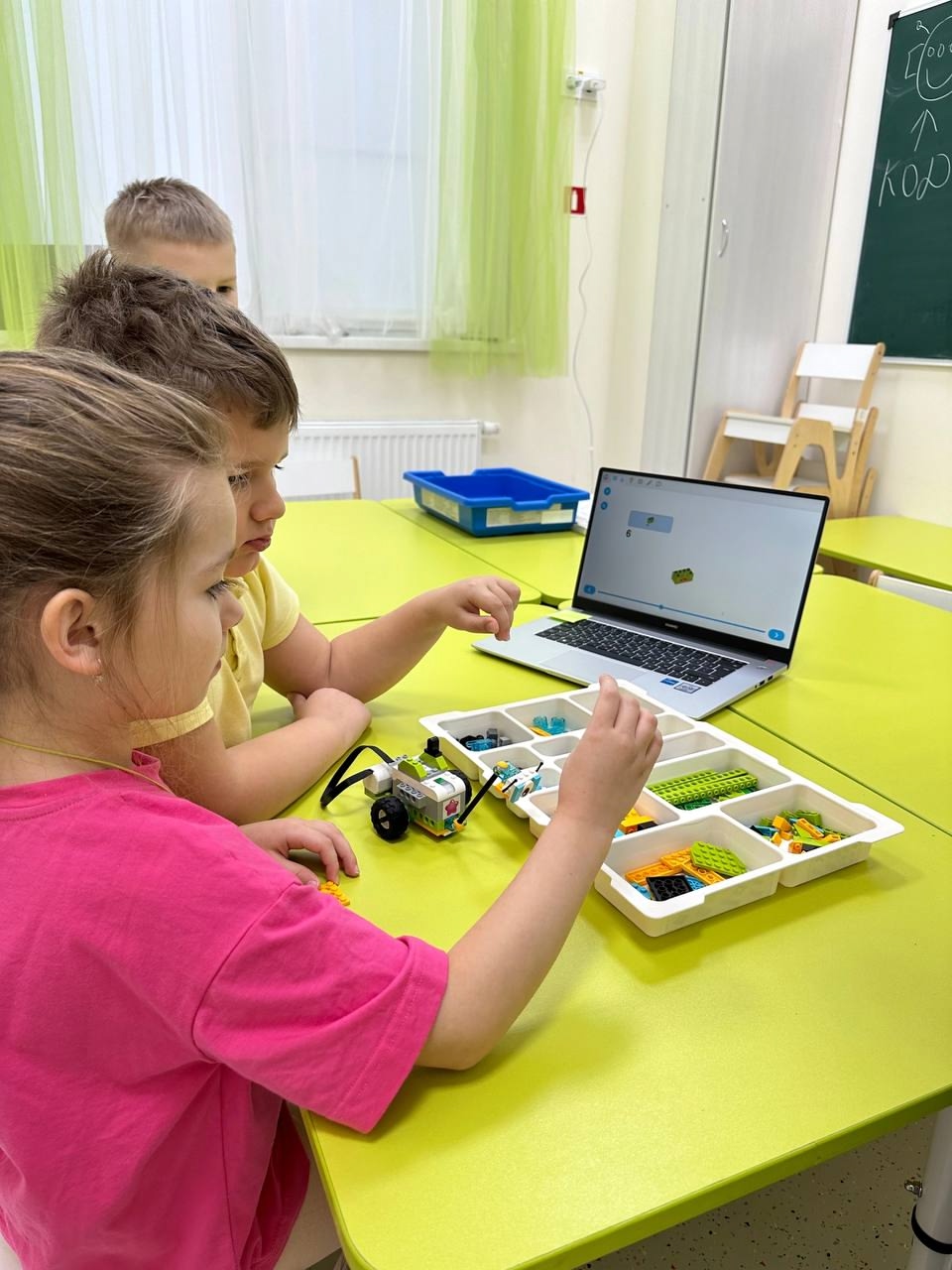 Занятия робототехникой для детей с LEGO в детском саду Мама Оля в Щеглово, Всеволожский район