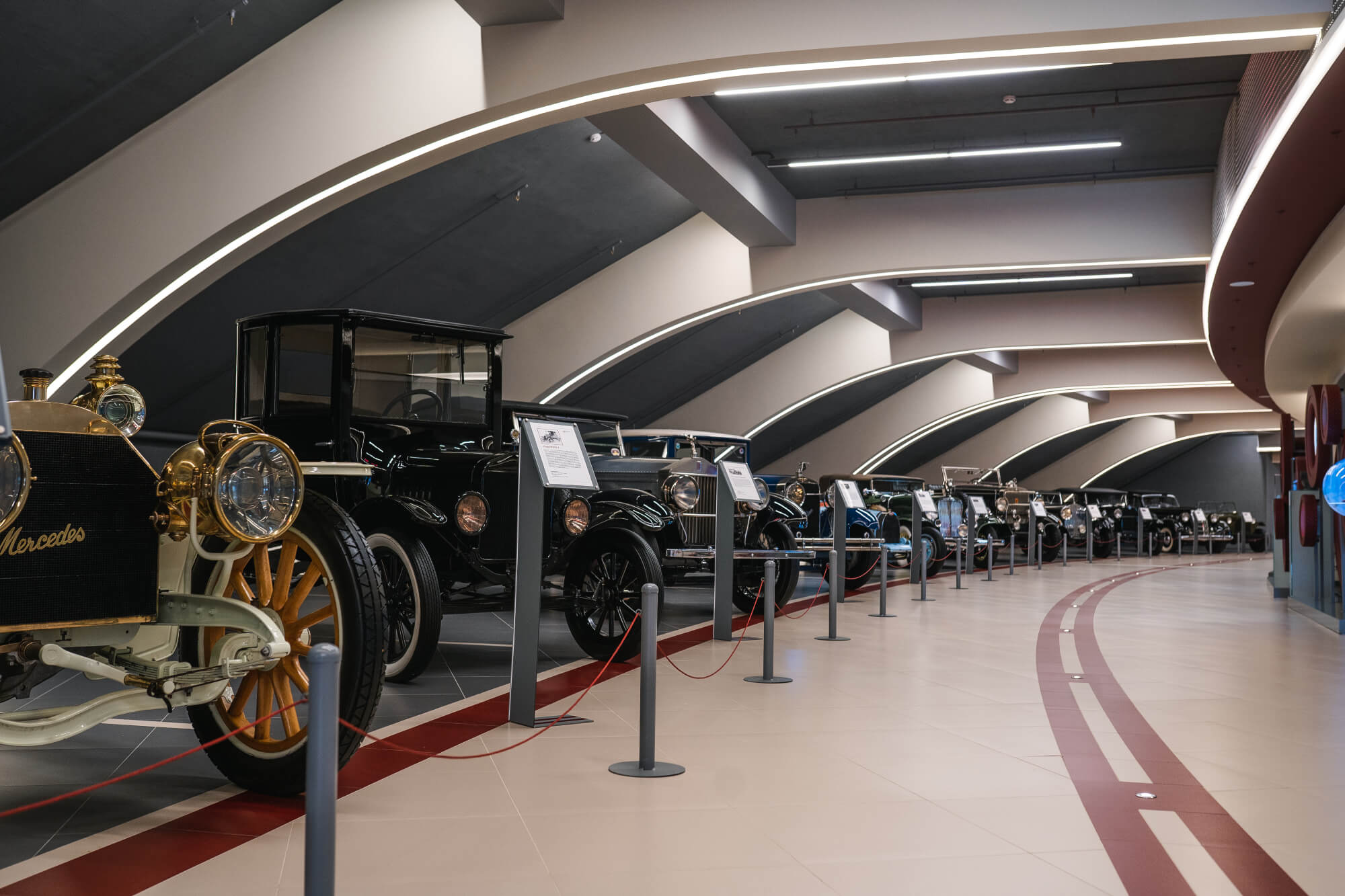 музей автомобили мира