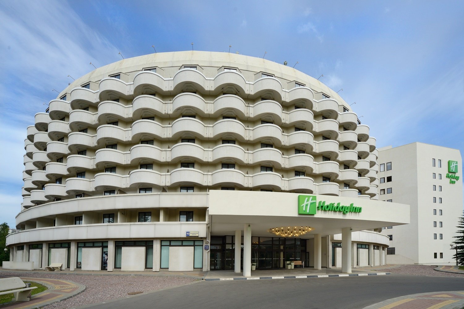 Отель holiday inn moscow. Отель Holiday Inn Moscow Seligerskaya. Холидей ИНН Москва Селигерская. Гостиница Holiday Inn Москва Селигерская. Коровинское шоссе 10 гостиница.