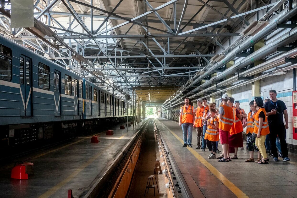 Экскурсия в депо метрополитена