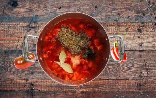 Приготовление салата анкл бенс из кабачков на зиму с помидорами и перцем шаг 6