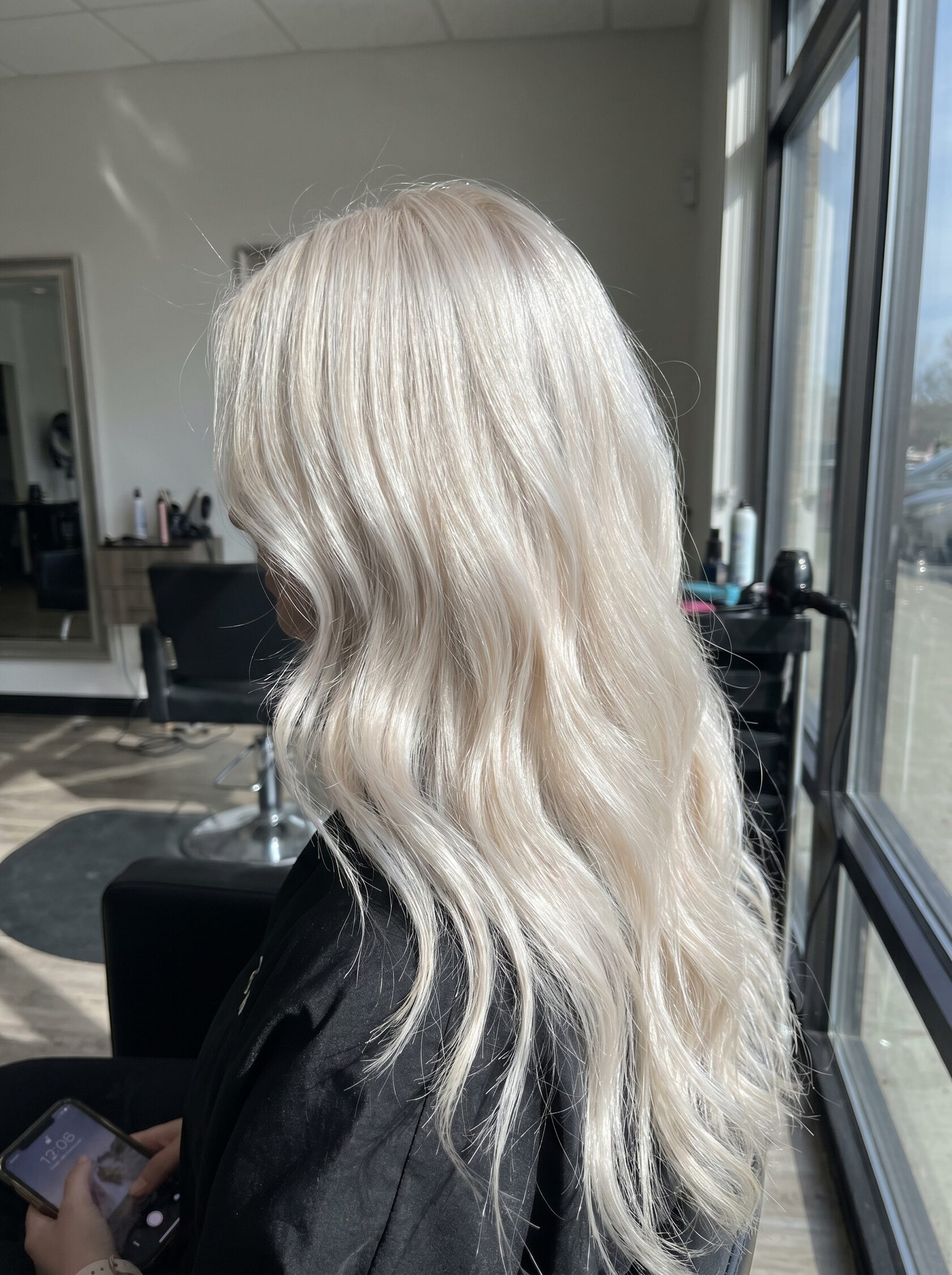 арктический блонд с холодным подтоном крупным планом