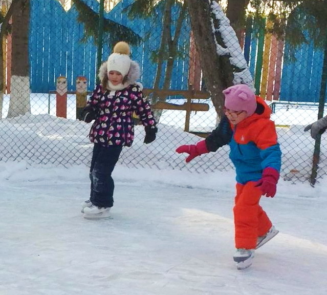 Учимся кататься на коньках в детском саду-школе «Согласие» фото 1