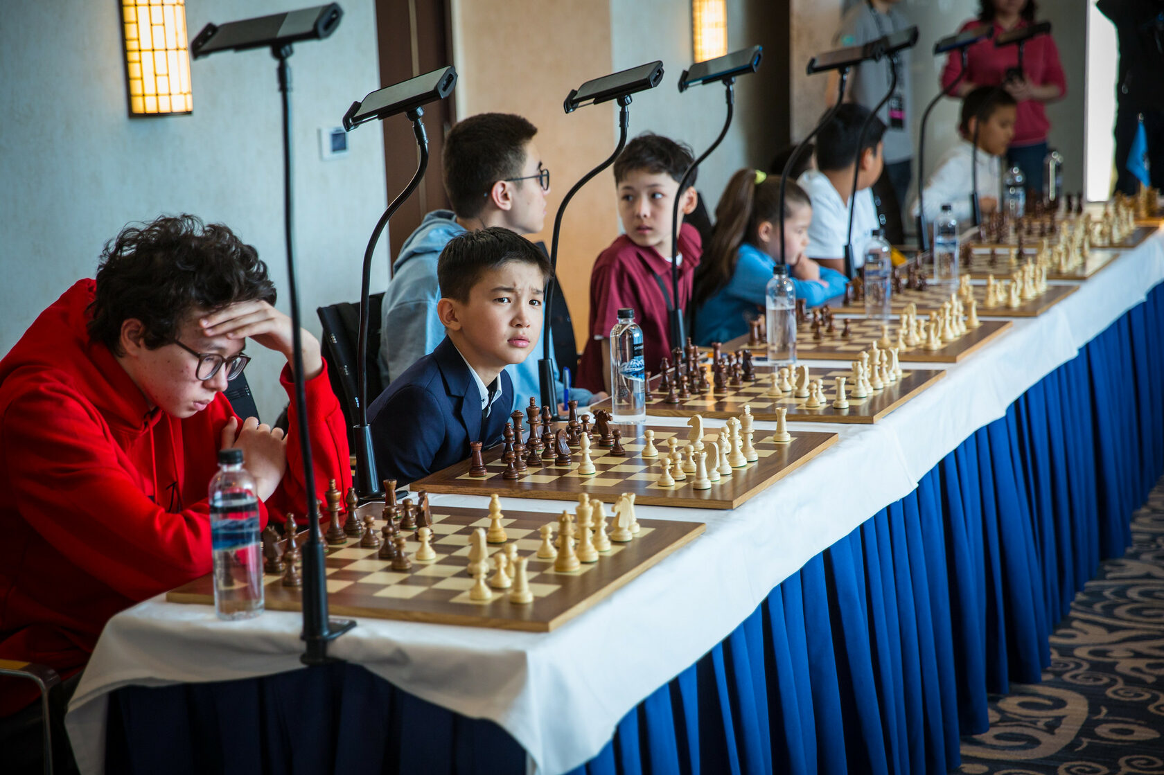 Moscow GP, R1.2: Dubov stars as big names tumble