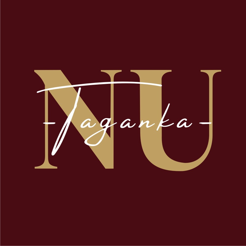 Маникюр и педикюр в ногтевой студии