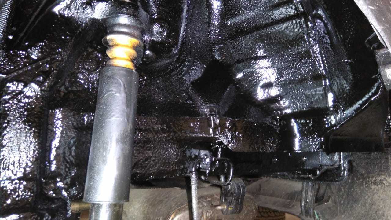 шумка на днище форд фокус 2. гидроизоляция днища. шумоизоляция на мастику битумную. гидроизоляция днища. жидкая резина для валов.