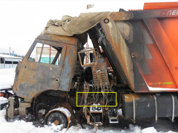 Примерное расположение установленного очага пожара с левой стороны автомобиля в районе аккумуляторных батарей
